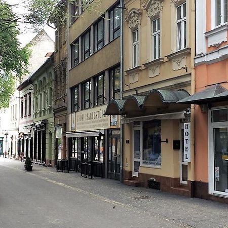 Kucko Panzio Gyor Apartment Ngoại thất bức ảnh