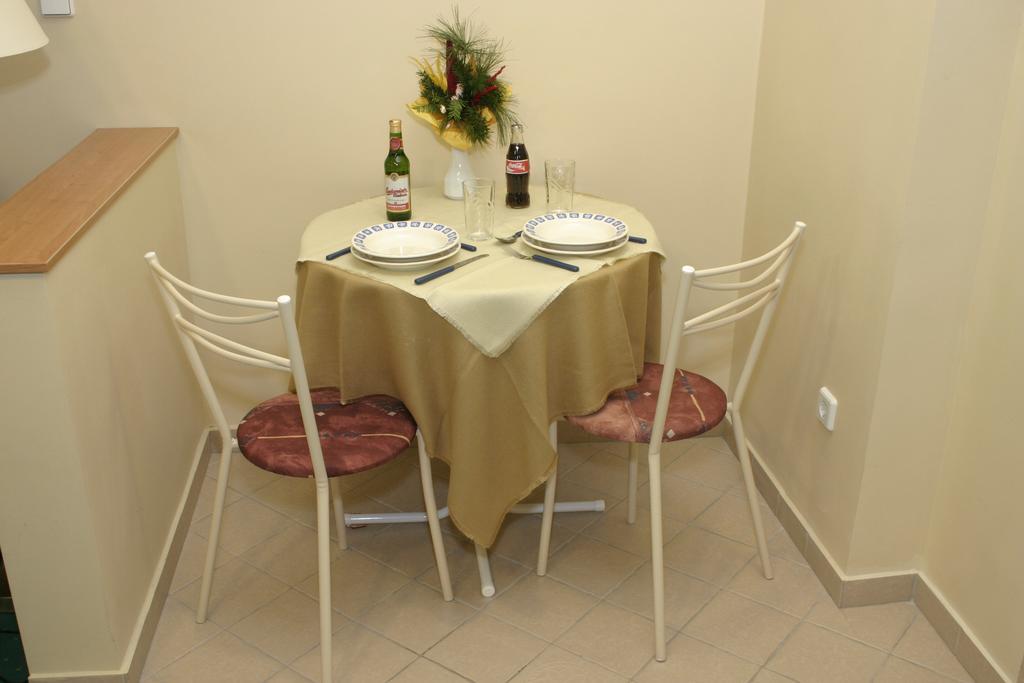 Kucko Panzio Gyor Apartment Ngoại thất bức ảnh