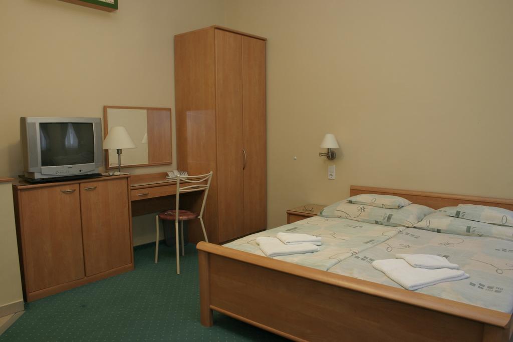 Kucko Panzio Gyor Apartment Ngoại thất bức ảnh